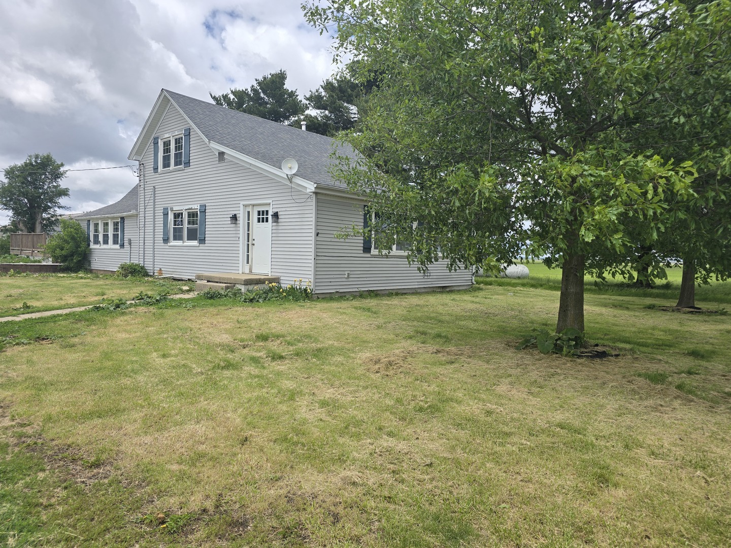 1350 N 2950 East Road, Leroy, IL 61752