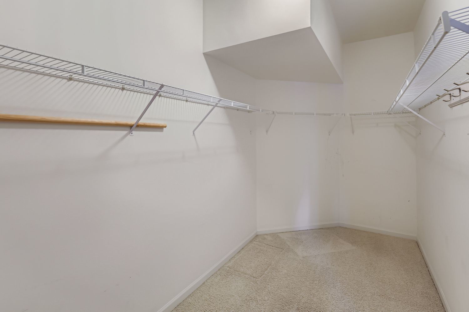 100 W Roosevelt Avenue #201, Bensenville, IL 60106