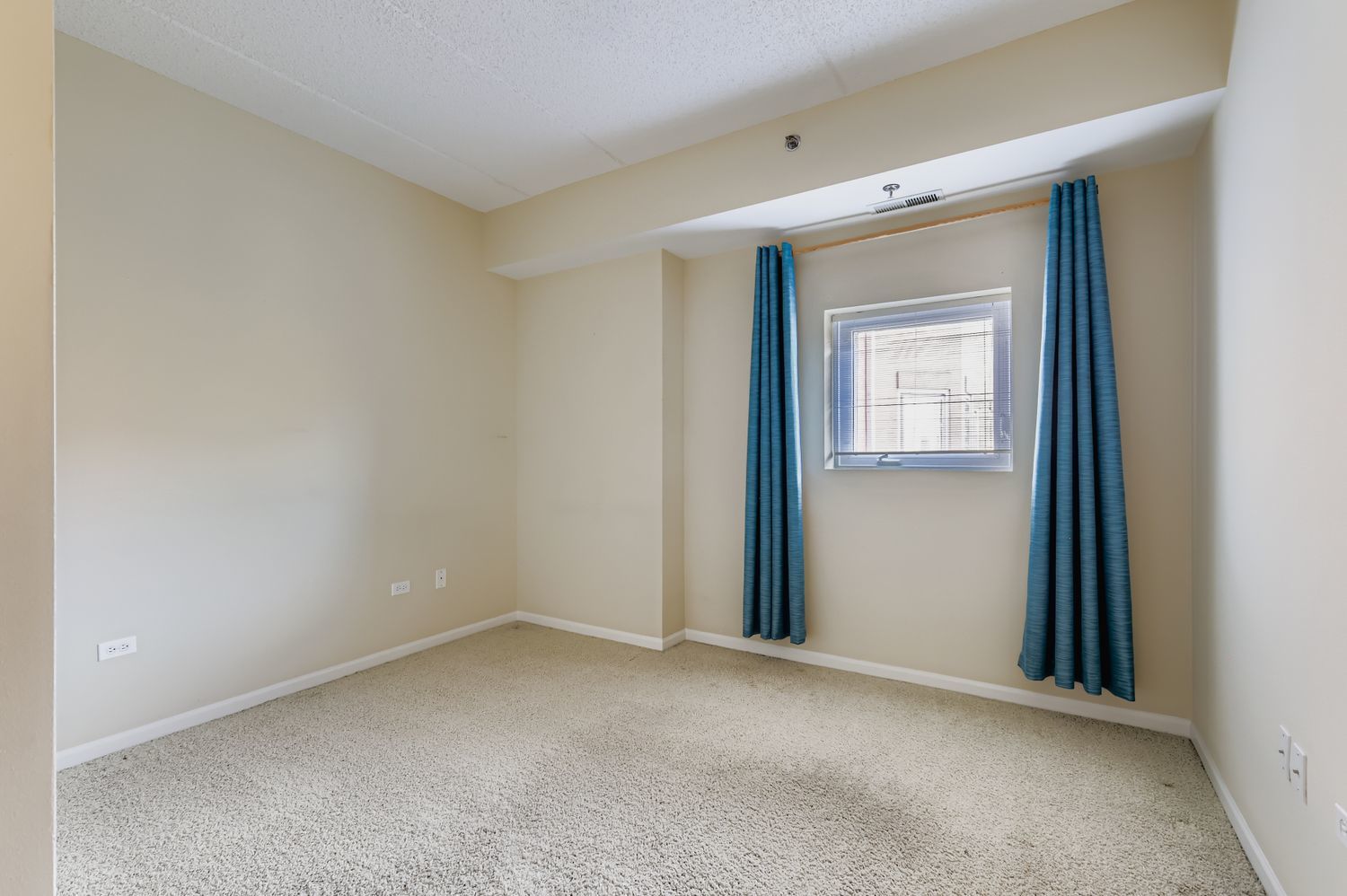 100 W Roosevelt Avenue #201, Bensenville, IL 60106