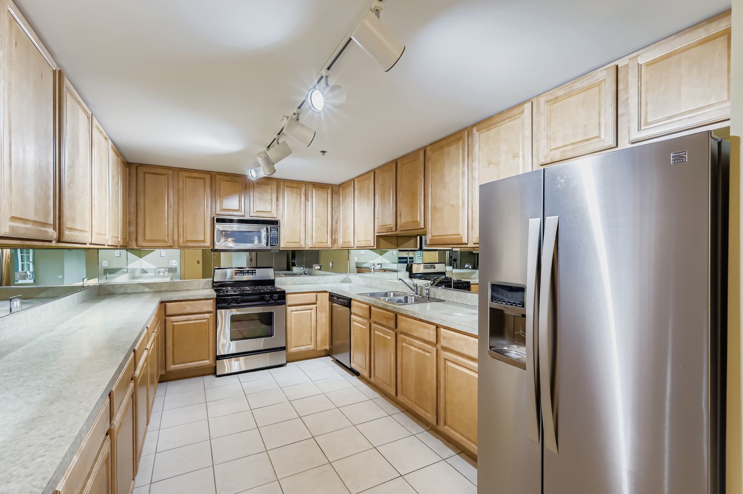100 W Roosevelt Avenue #201, Bensenville, IL 60106