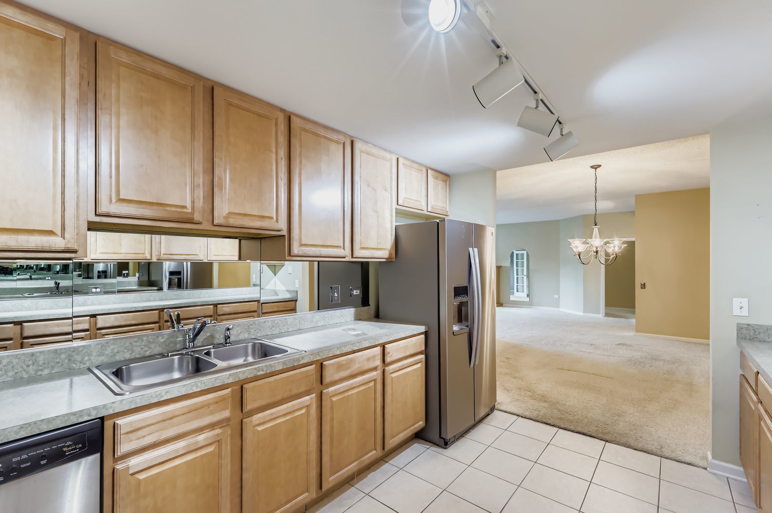 100 W Roosevelt Avenue #201, Bensenville, IL 60106
