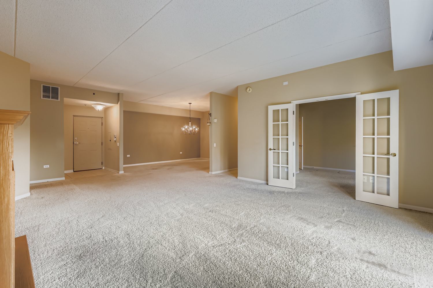 100 W Roosevelt Avenue #201, Bensenville, IL 60106