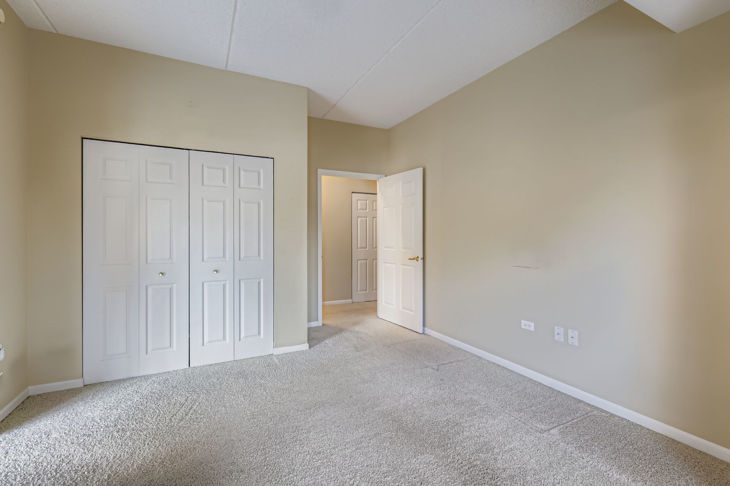 100 W Roosevelt Avenue #201, Bensenville, IL 60106
