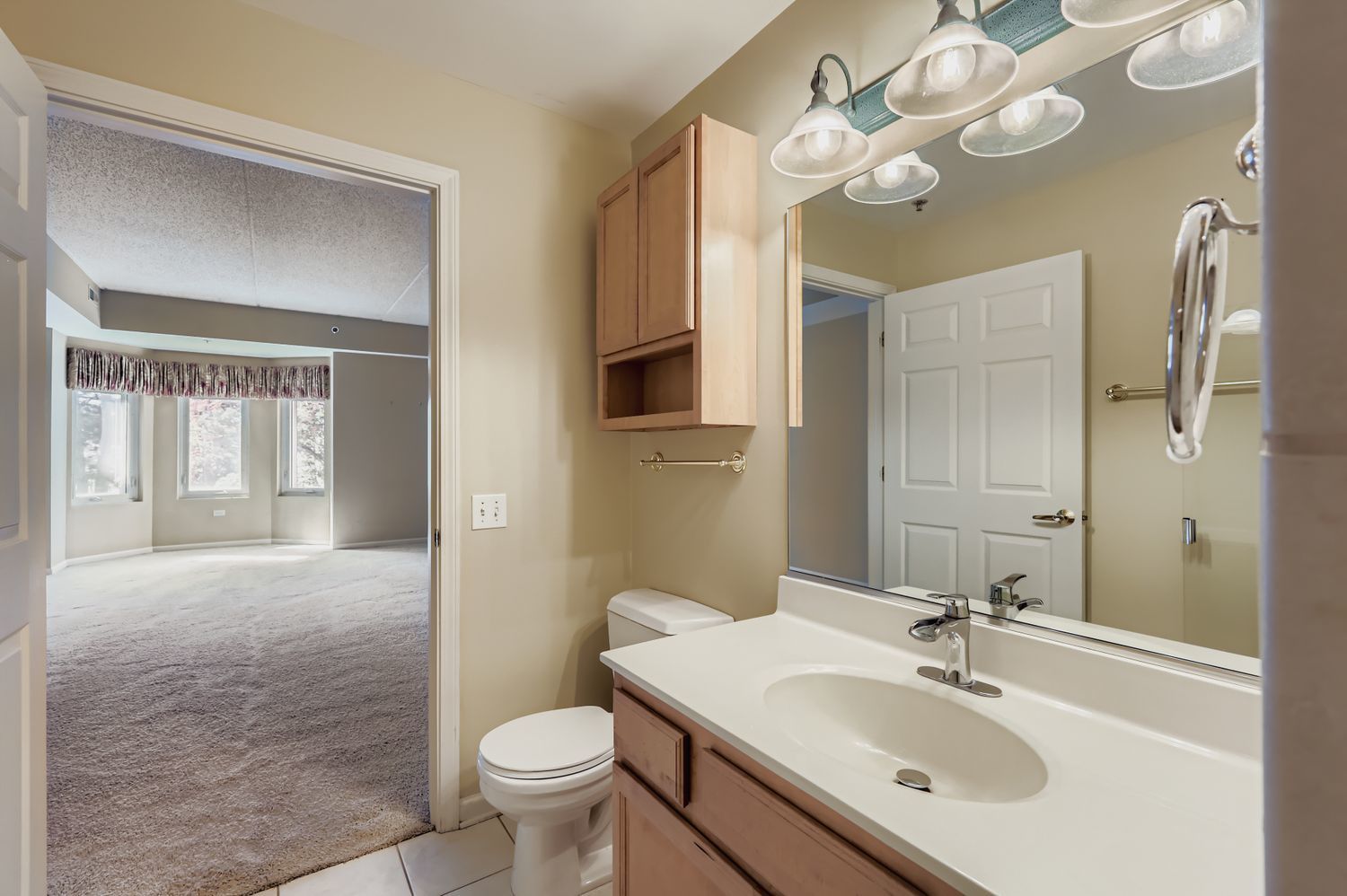 100 W Roosevelt Avenue #201, Bensenville, IL 60106