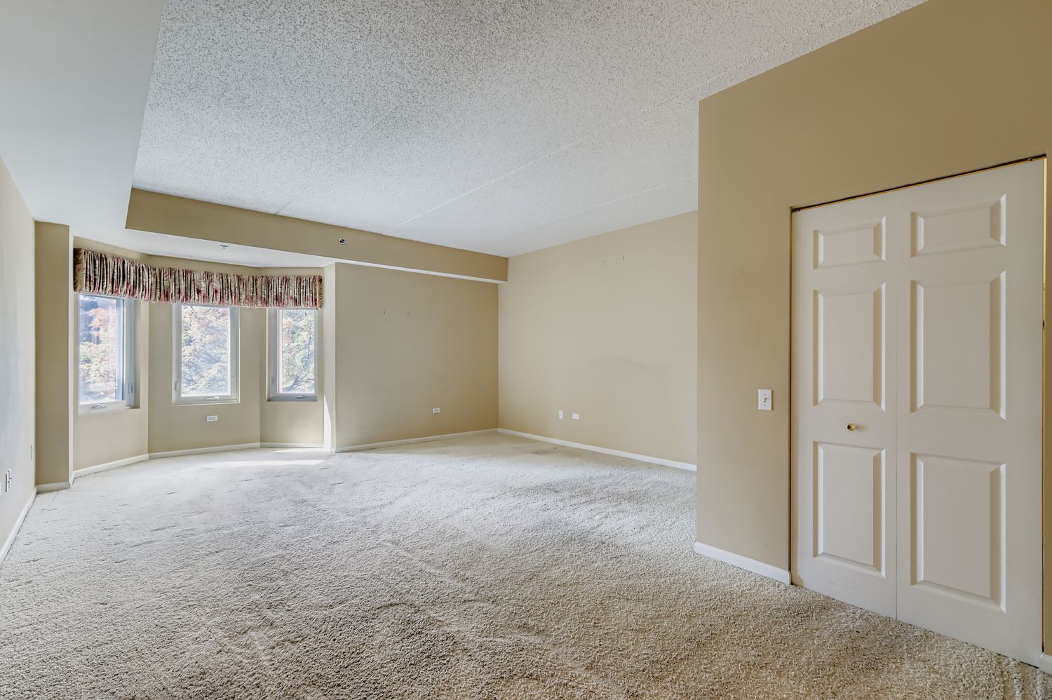 100 W Roosevelt Avenue #201, Bensenville, IL 60106