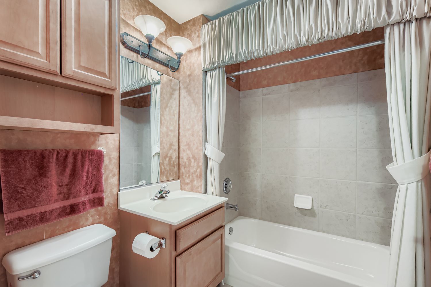 100 W Roosevelt Avenue #201, Bensenville, IL 60106