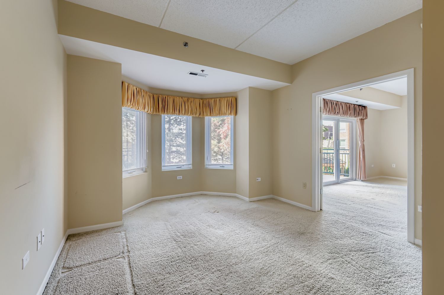 100 W Roosevelt Avenue #201, Bensenville, IL 60106