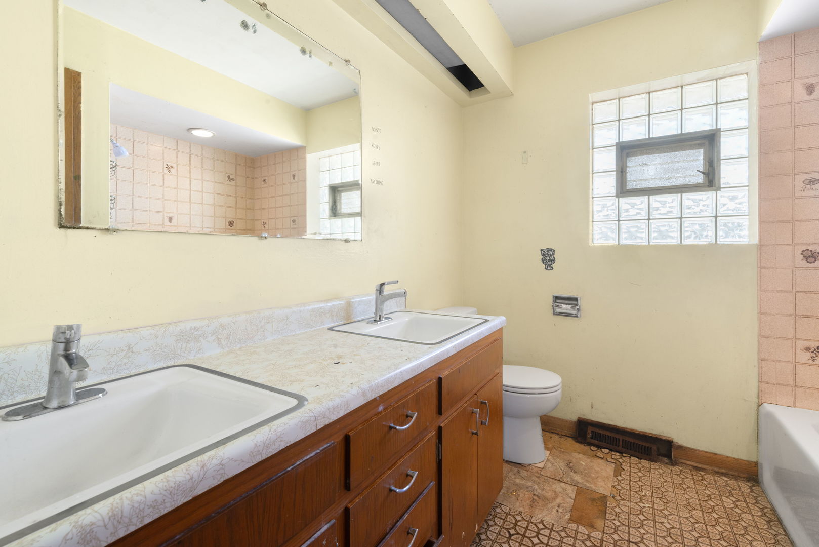 1410 N 34th Avenue, Melrose Park, IL 60160