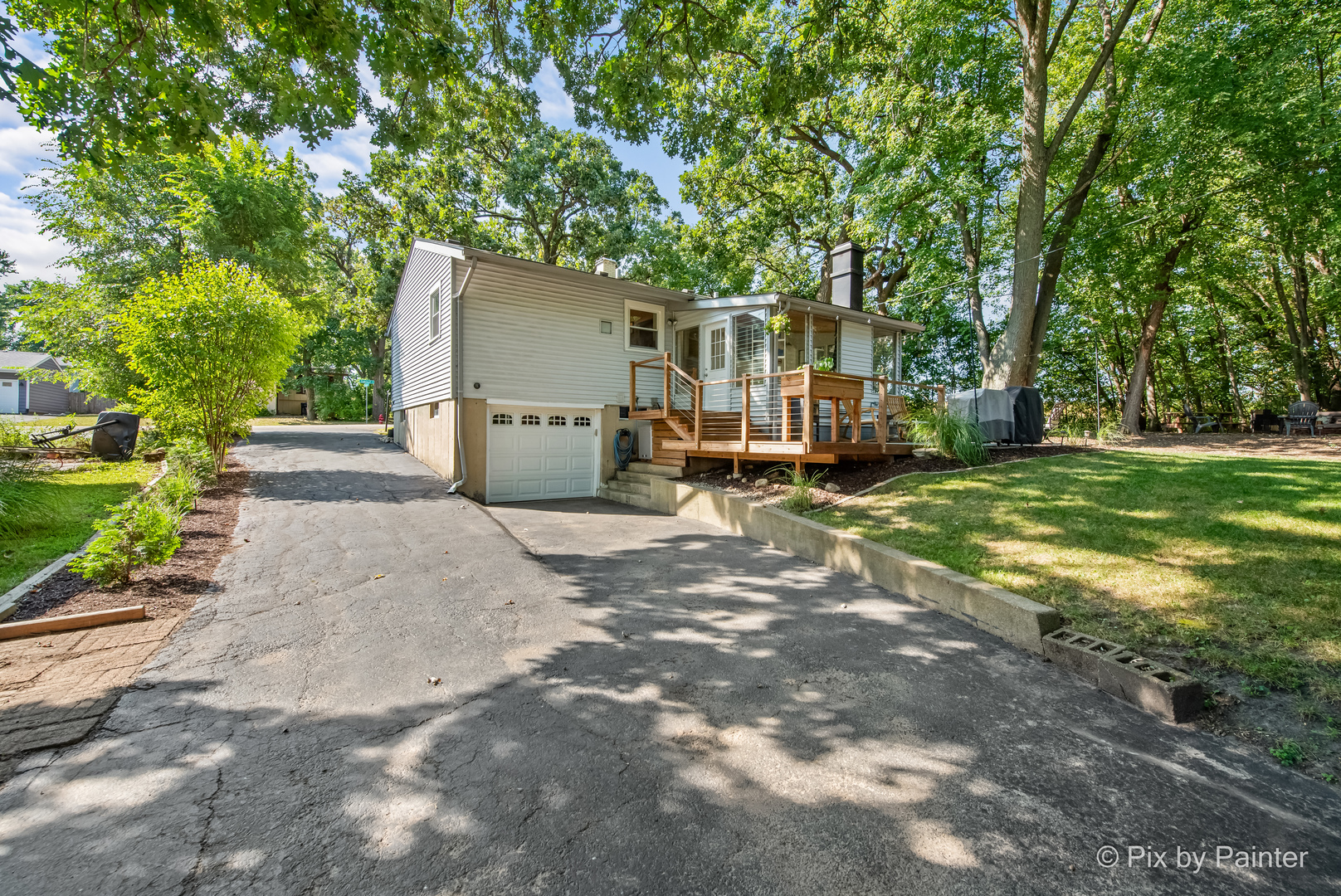 2018 W Oakleaf Drive, McHenry, IL 60051