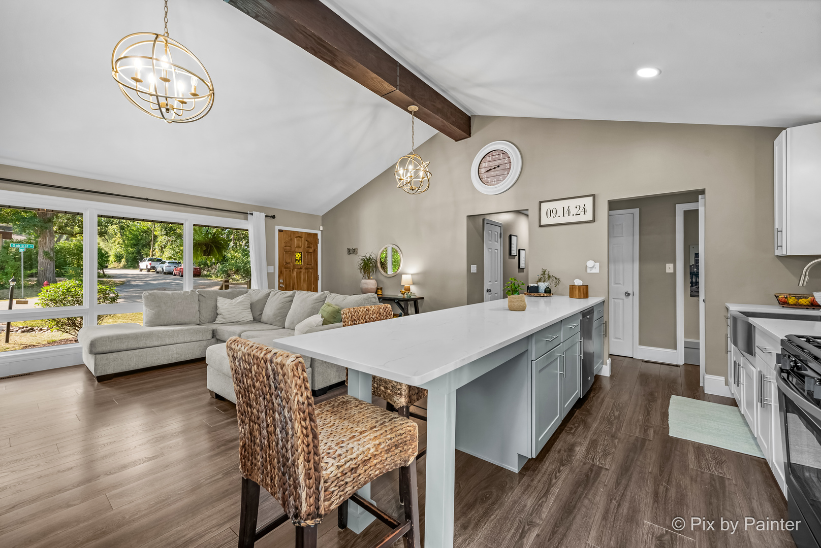 2018 W Oakleaf Drive, McHenry, IL 60051