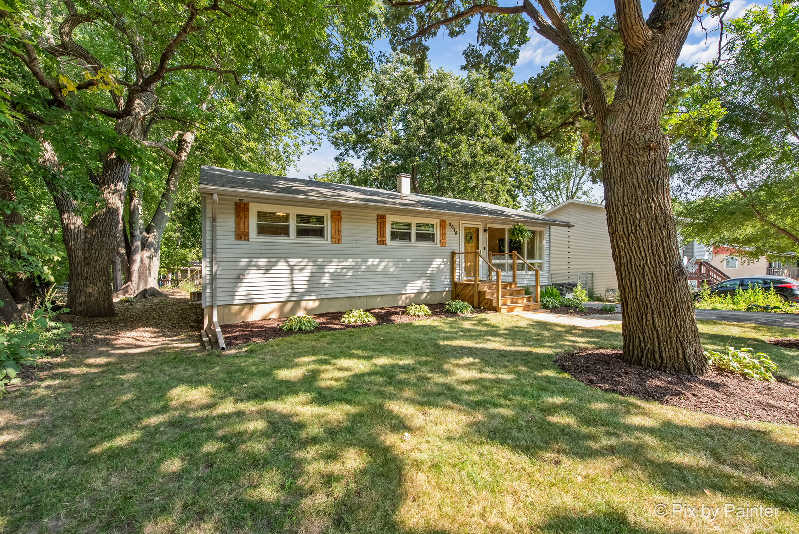 2018 W Oakleaf Drive, McHenry, IL 60051