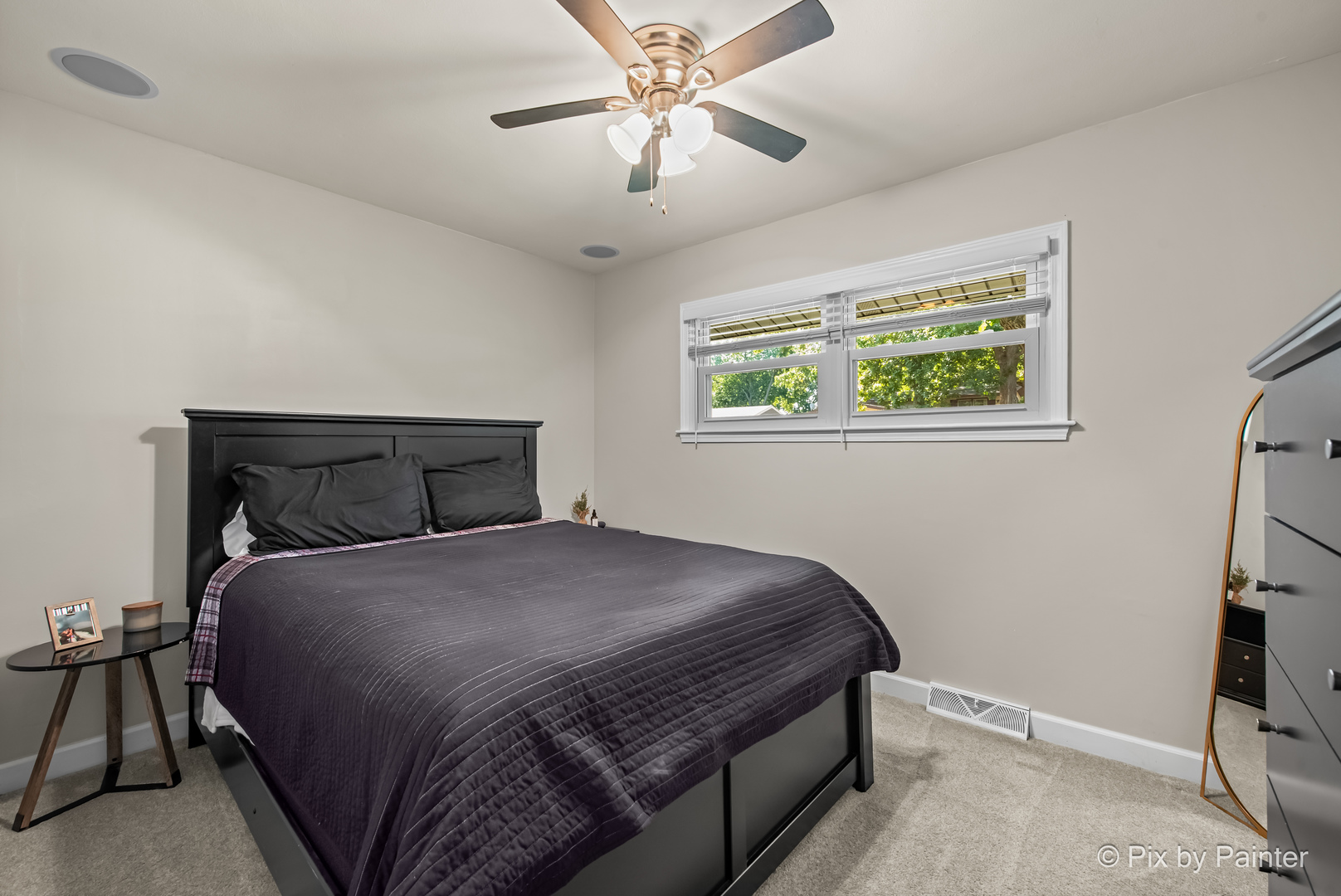 2018 W Oakleaf Drive, McHenry, IL 60051