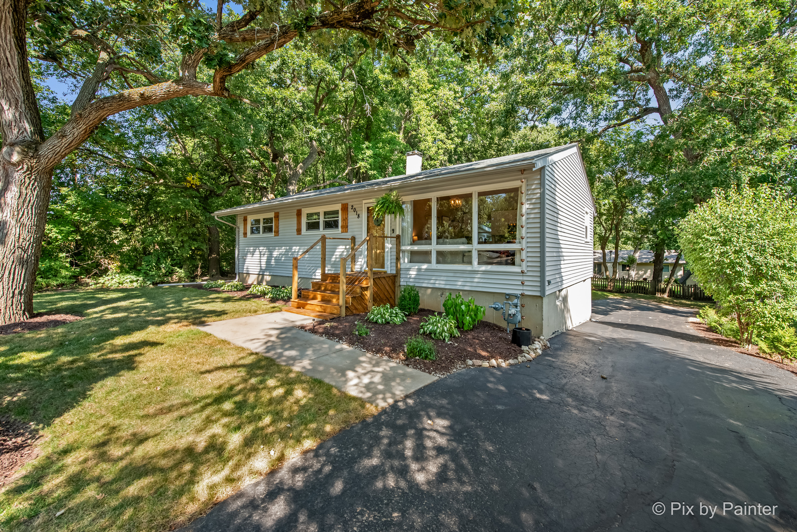 2018 W Oakleaf Drive, McHenry, IL 60051
