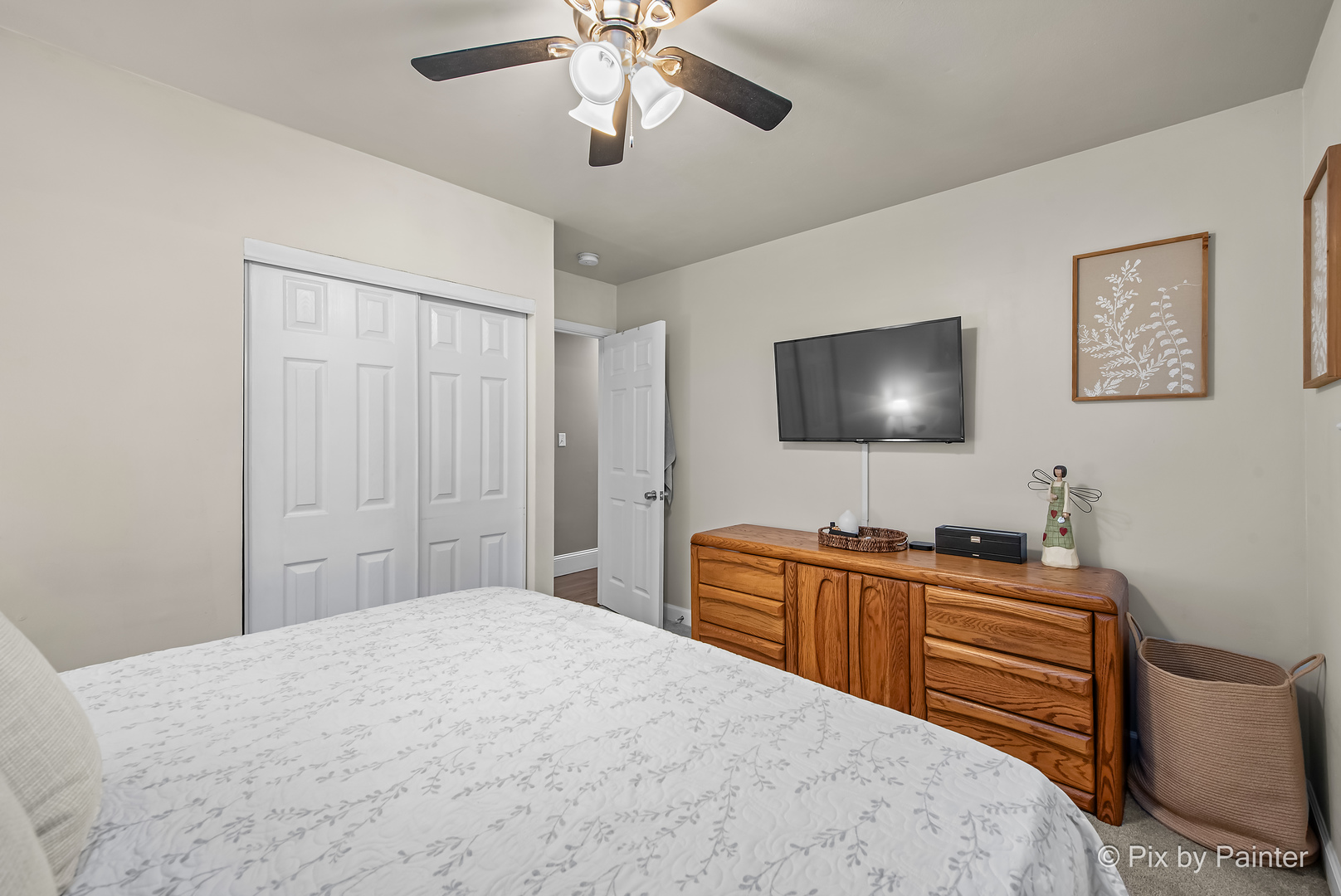 2018 W Oakleaf Drive, McHenry, IL 60051