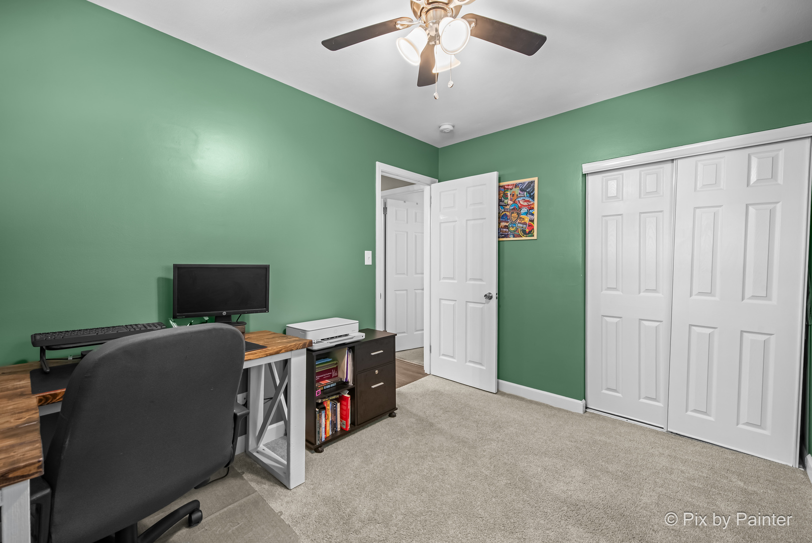 2018 W Oakleaf Drive, McHenry, IL 60051