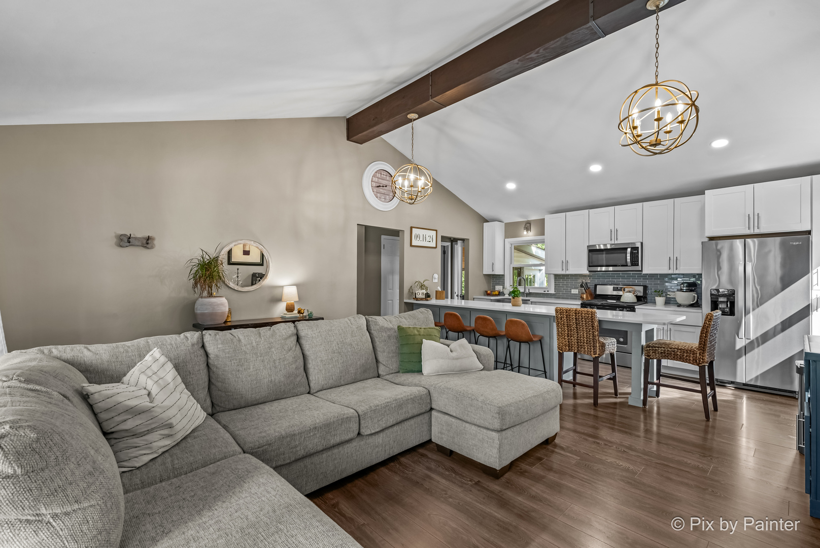 2018 W Oakleaf Drive, McHenry, IL 60051