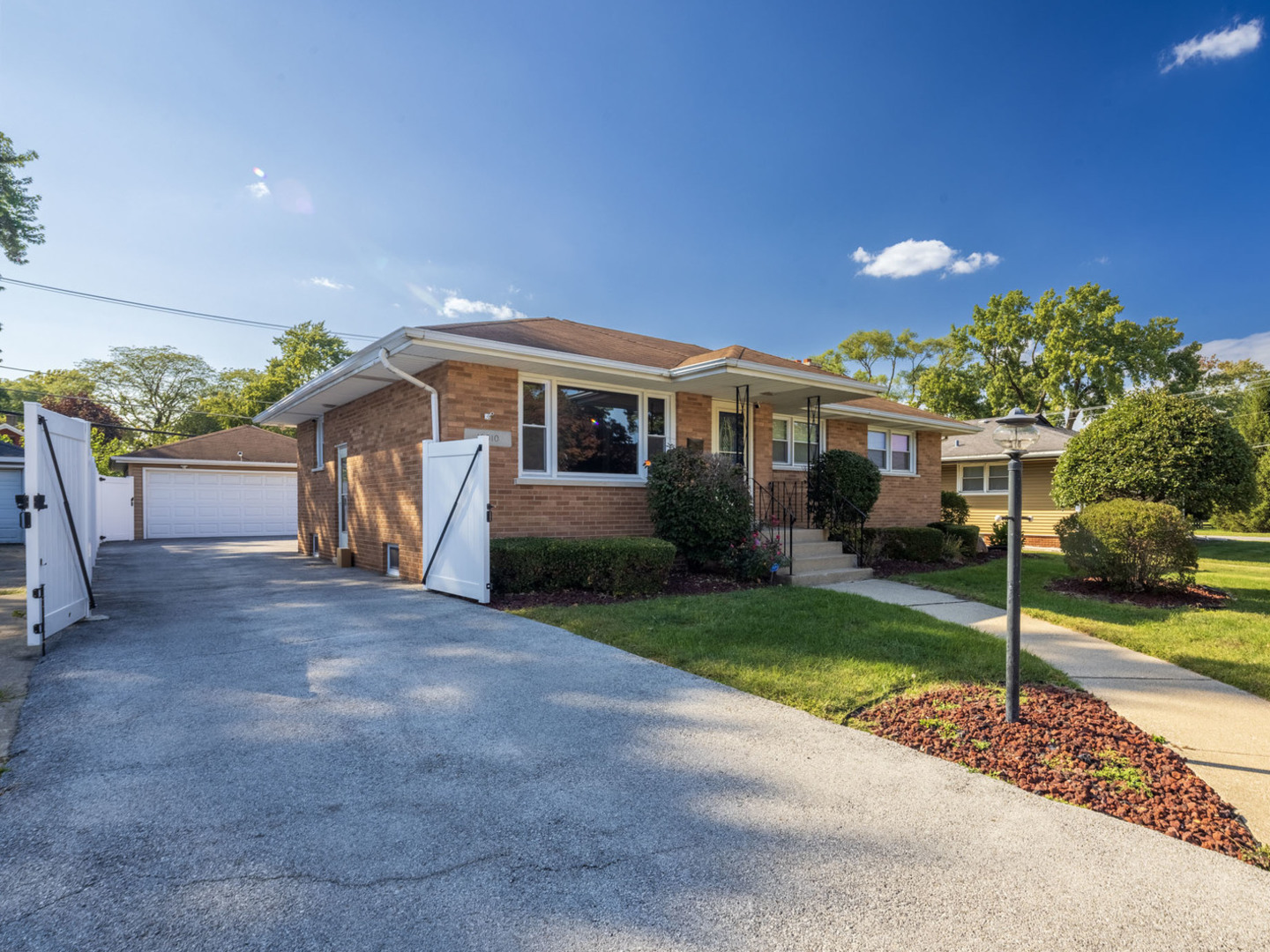 18010 Oakley Avenue, Lansing, IL 60438