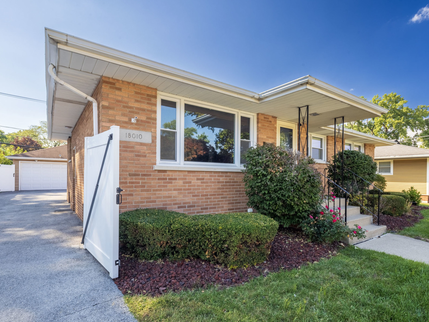 18010 Oakley Avenue, Lansing, IL 60438