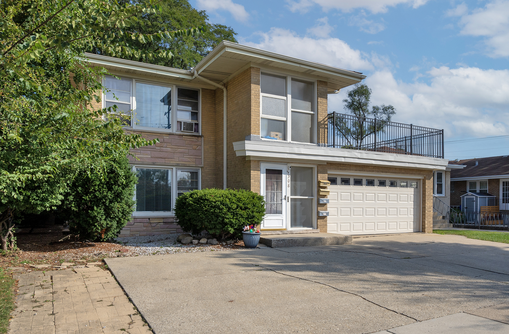 2308 Oakton Street, Park Ridge, IL 60068