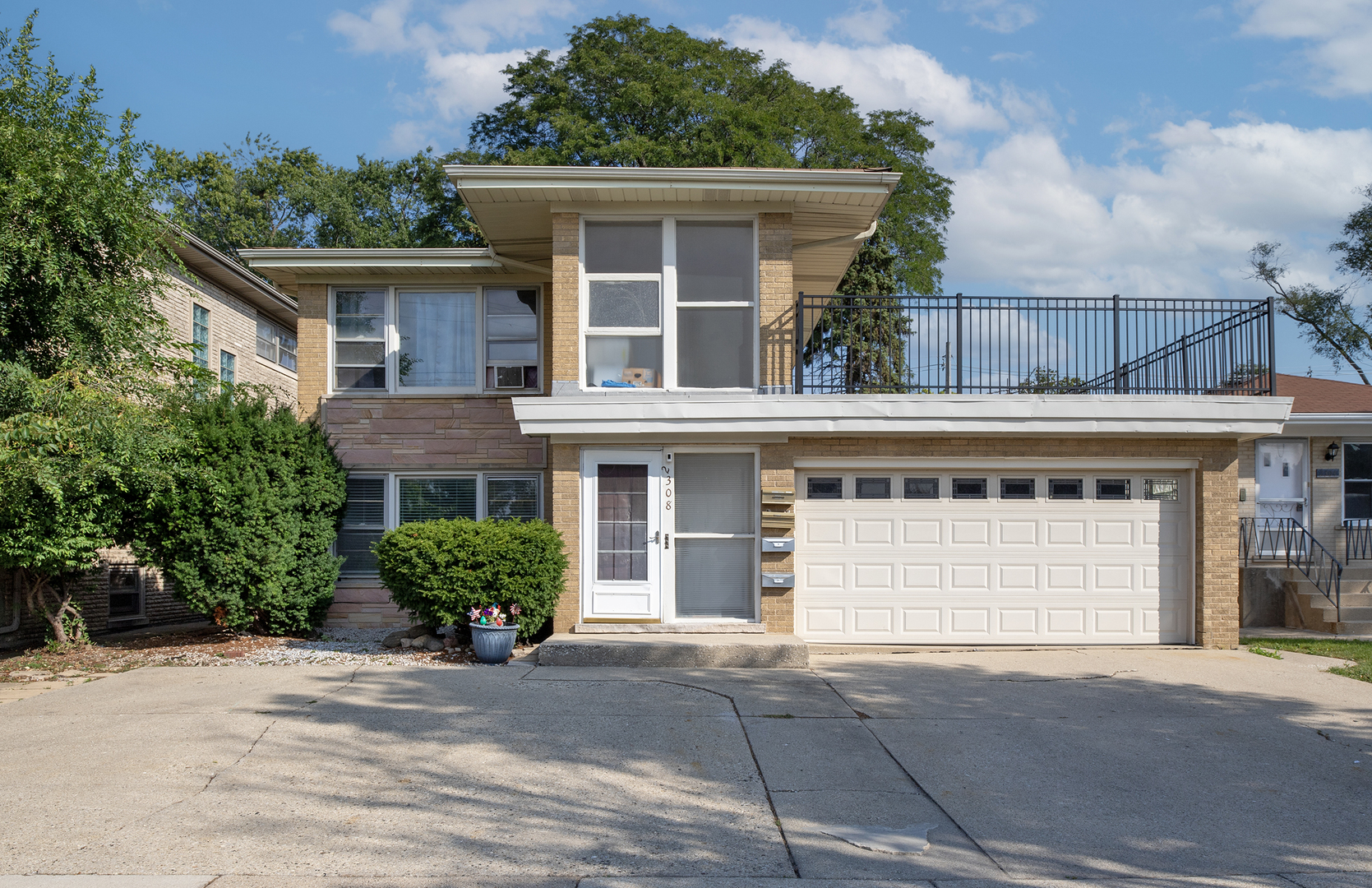 2308 Oakton Street, Park Ridge, IL 60068
