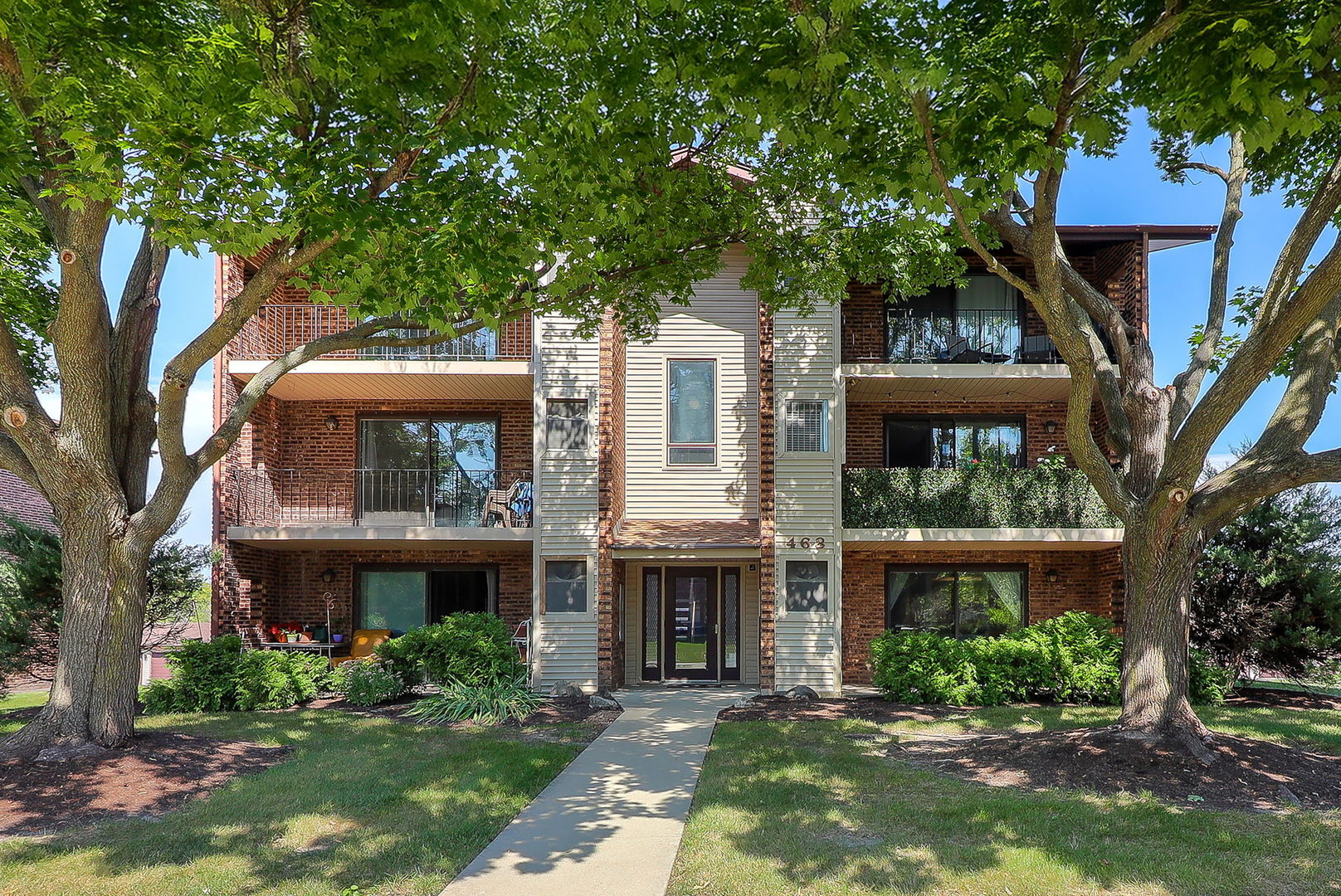 468 Valley Drive #100, Naperville, IL 60563