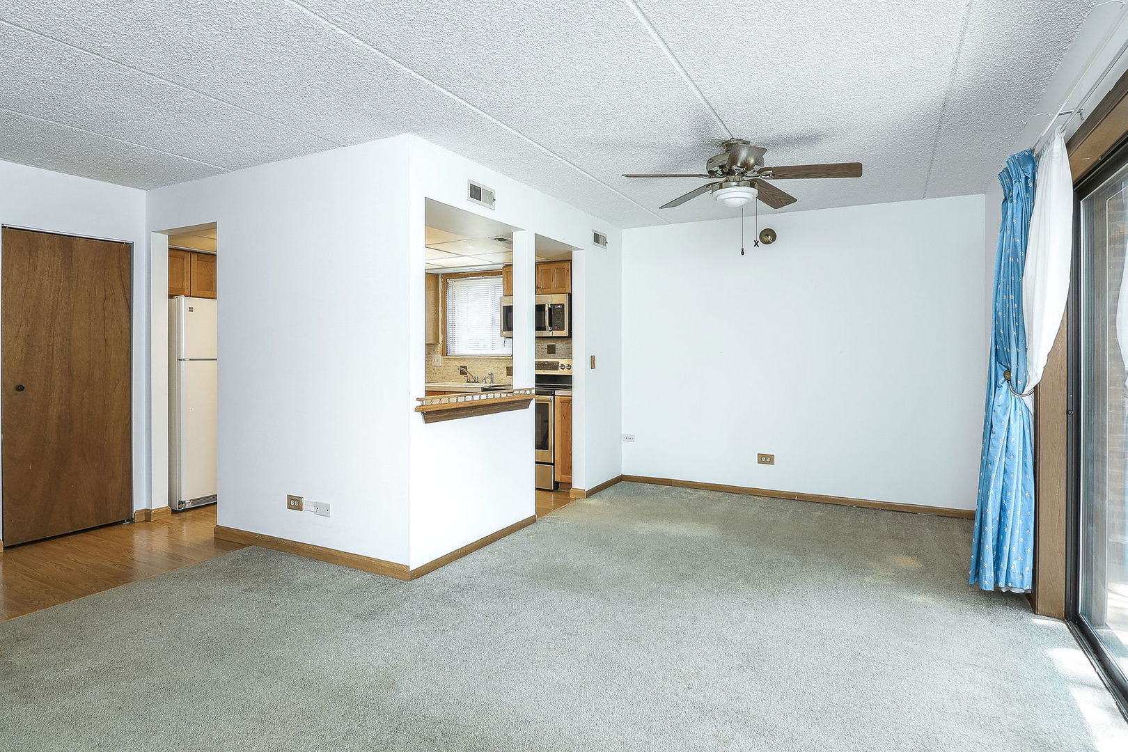 468 Valley Drive #100, Naperville, IL 60563
