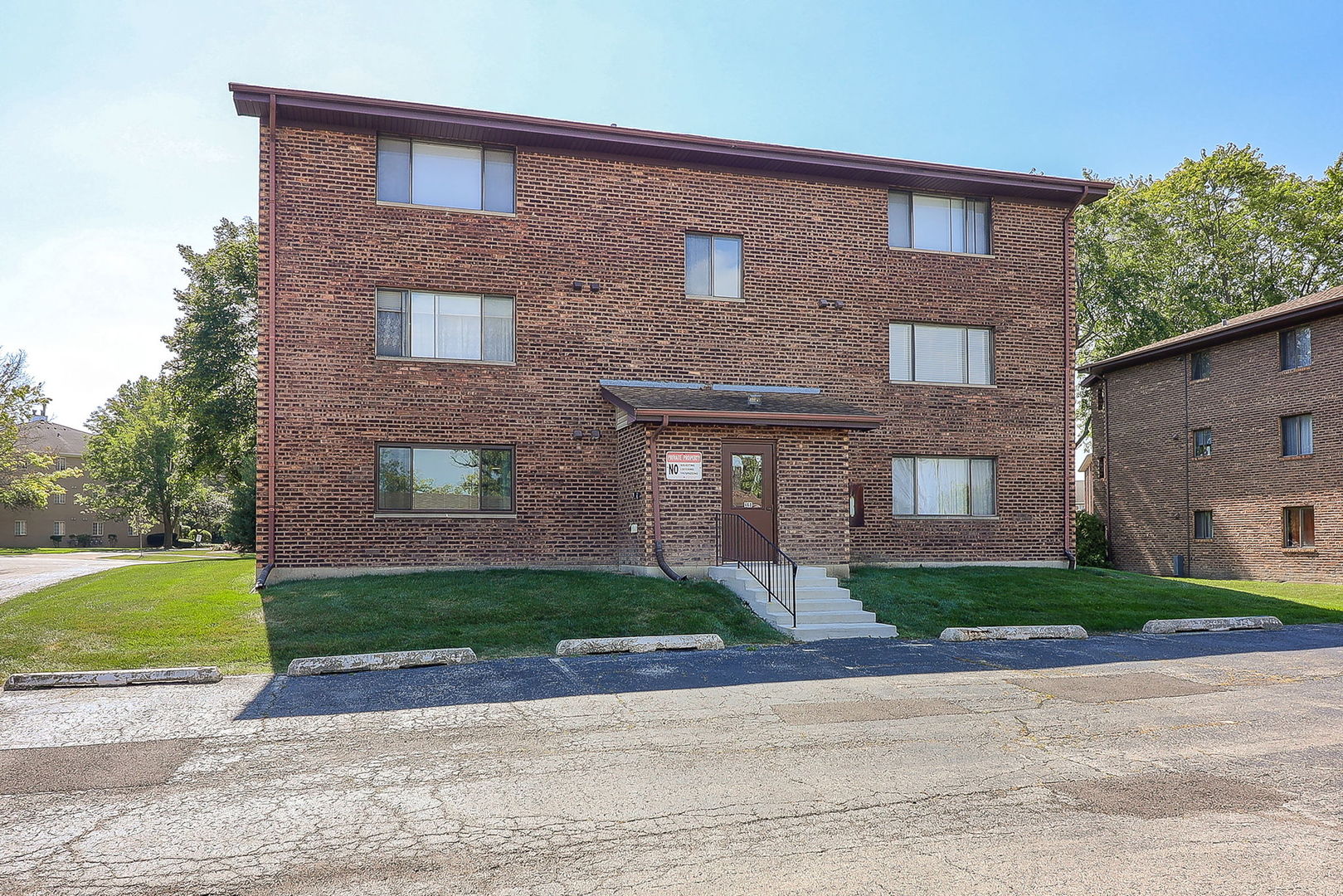 468 Valley Drive #100, Naperville, IL 60563