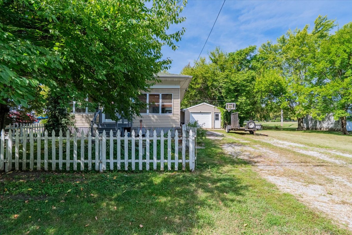 906 S Race Street, Atlanta, IL 61723