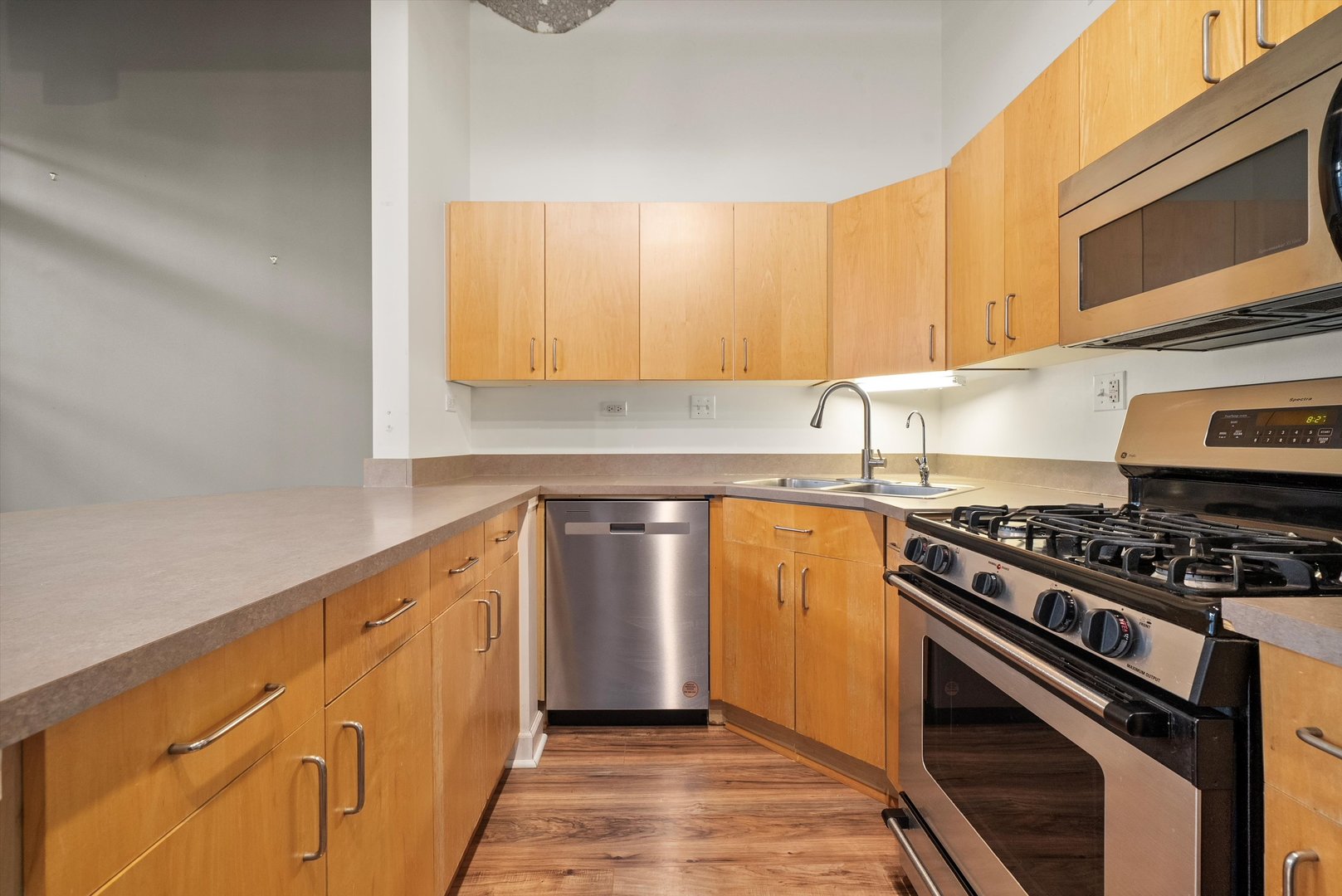 900 N Kingsbury Street #861, Chicago, IL 60610