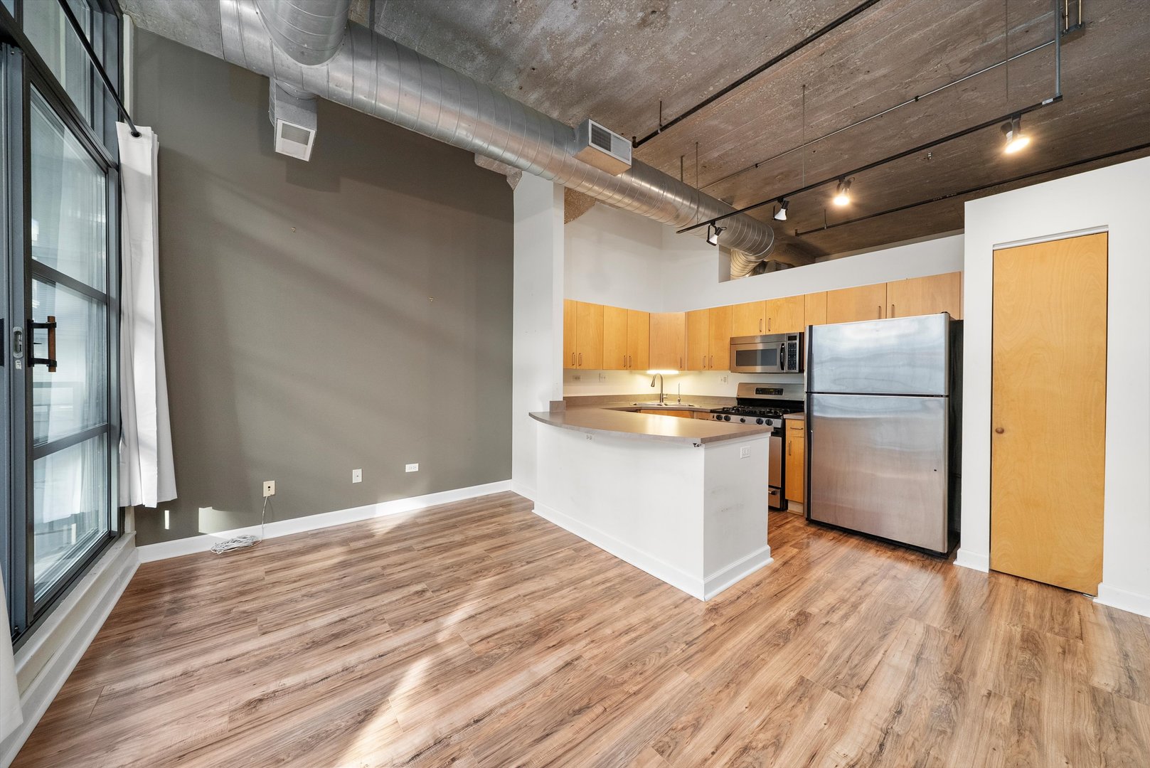 900 N Kingsbury Street #861, Chicago, IL 60610