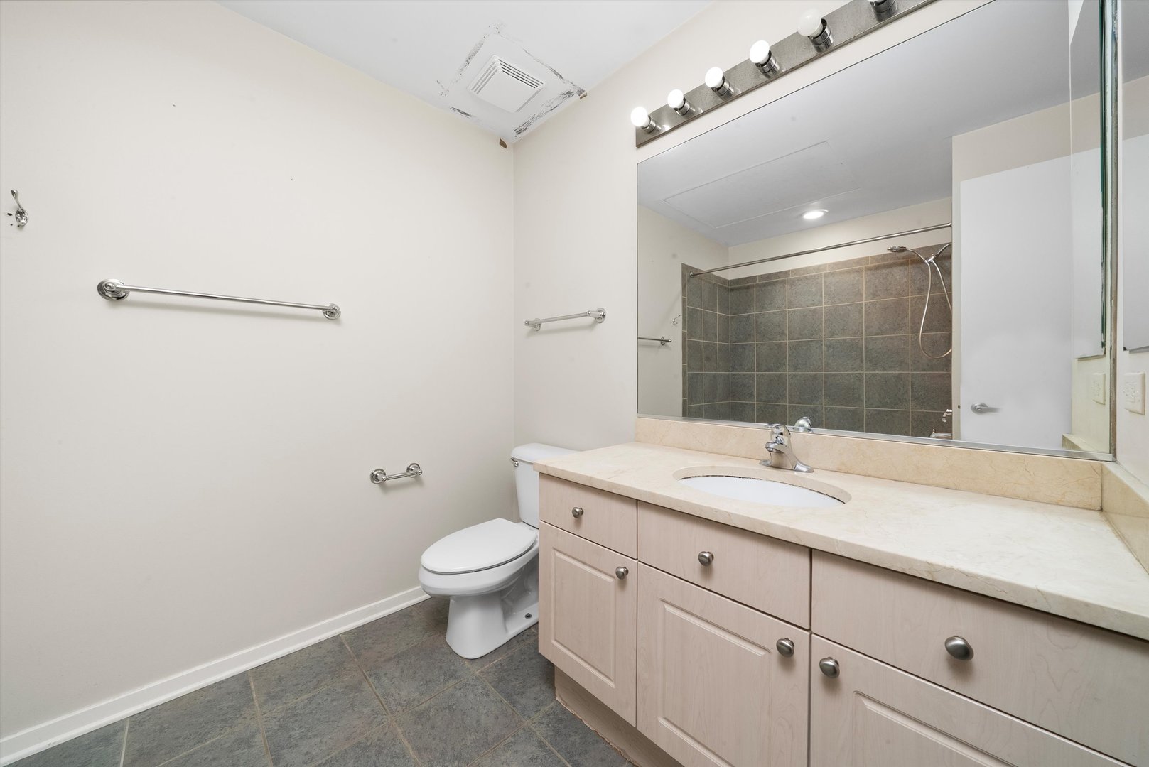 900 N Kingsbury Street #861, Chicago, IL 60610
