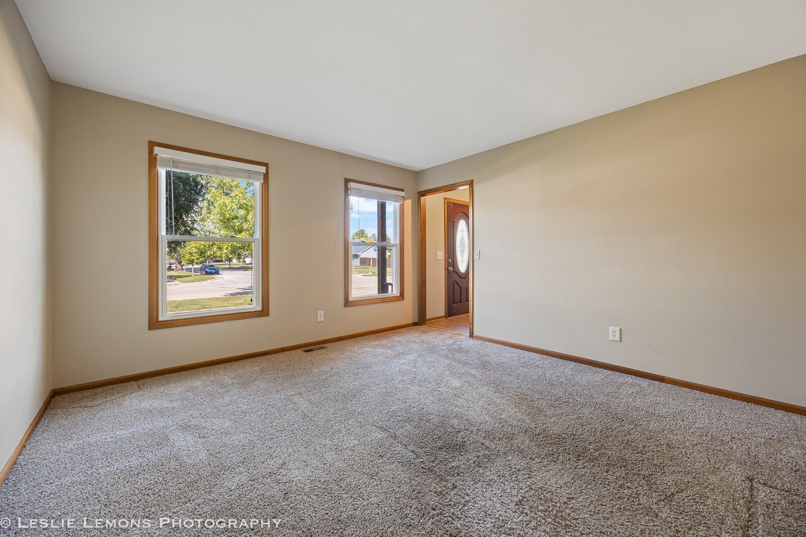 301 JUNIPER Drive, North Aurora, IL 60542