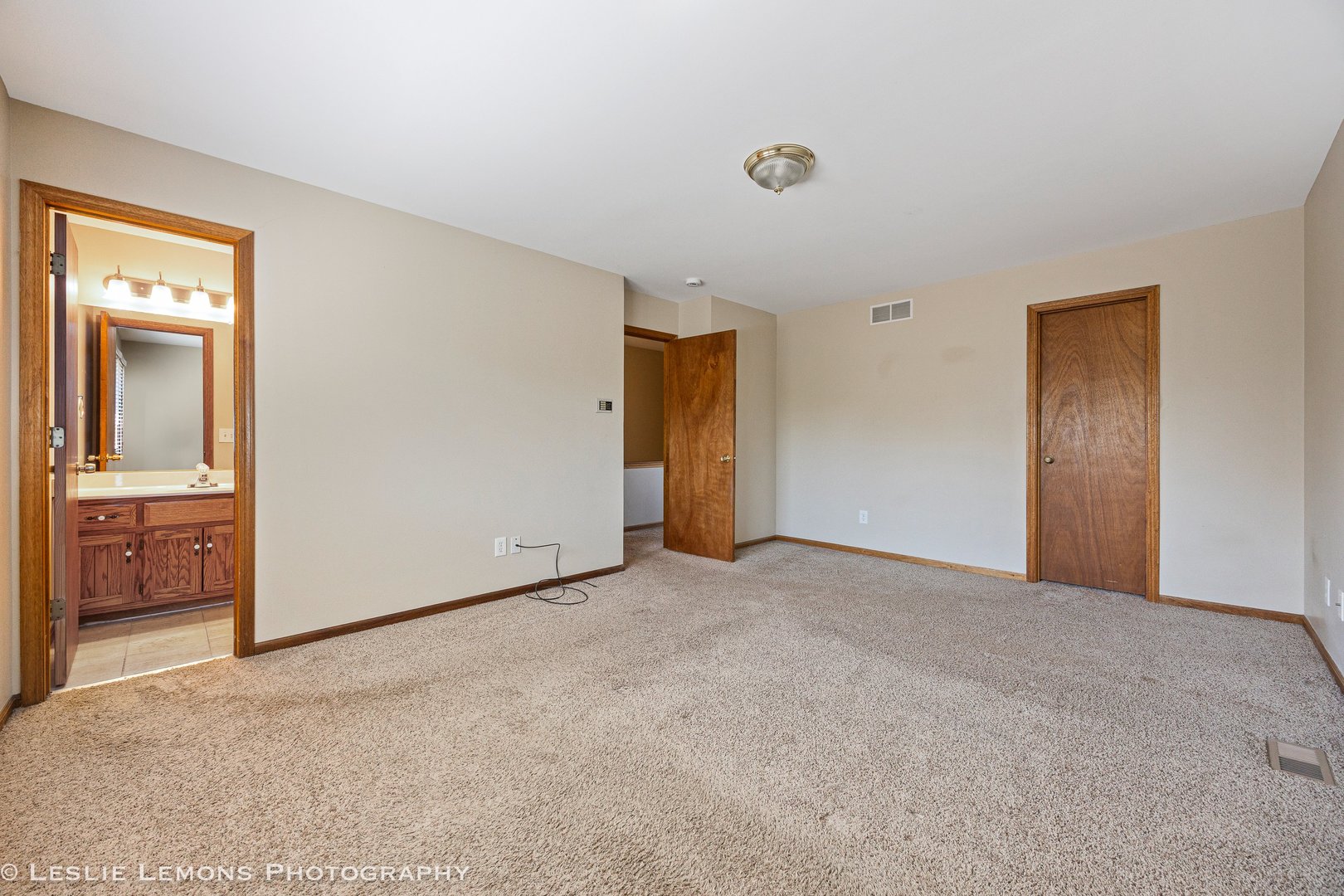 301 JUNIPER Drive, North Aurora, IL 60542