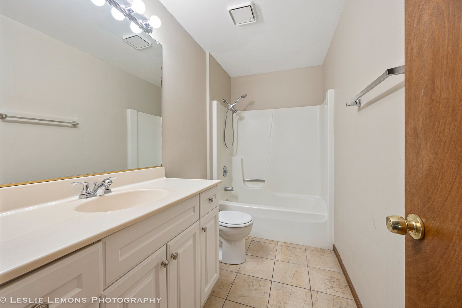 301 JUNIPER Drive, North Aurora, IL 60542