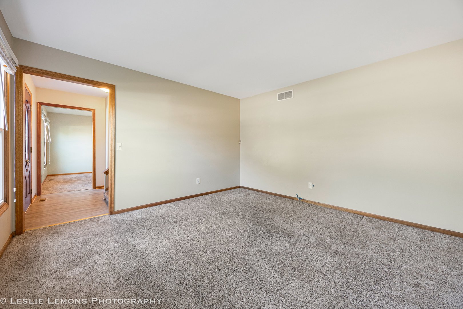 301 JUNIPER Drive, North Aurora, IL 60542