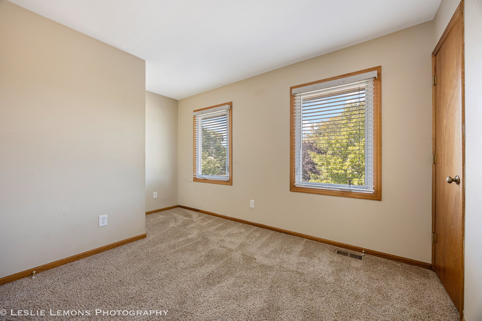 301 JUNIPER Drive, North Aurora, IL 60542
