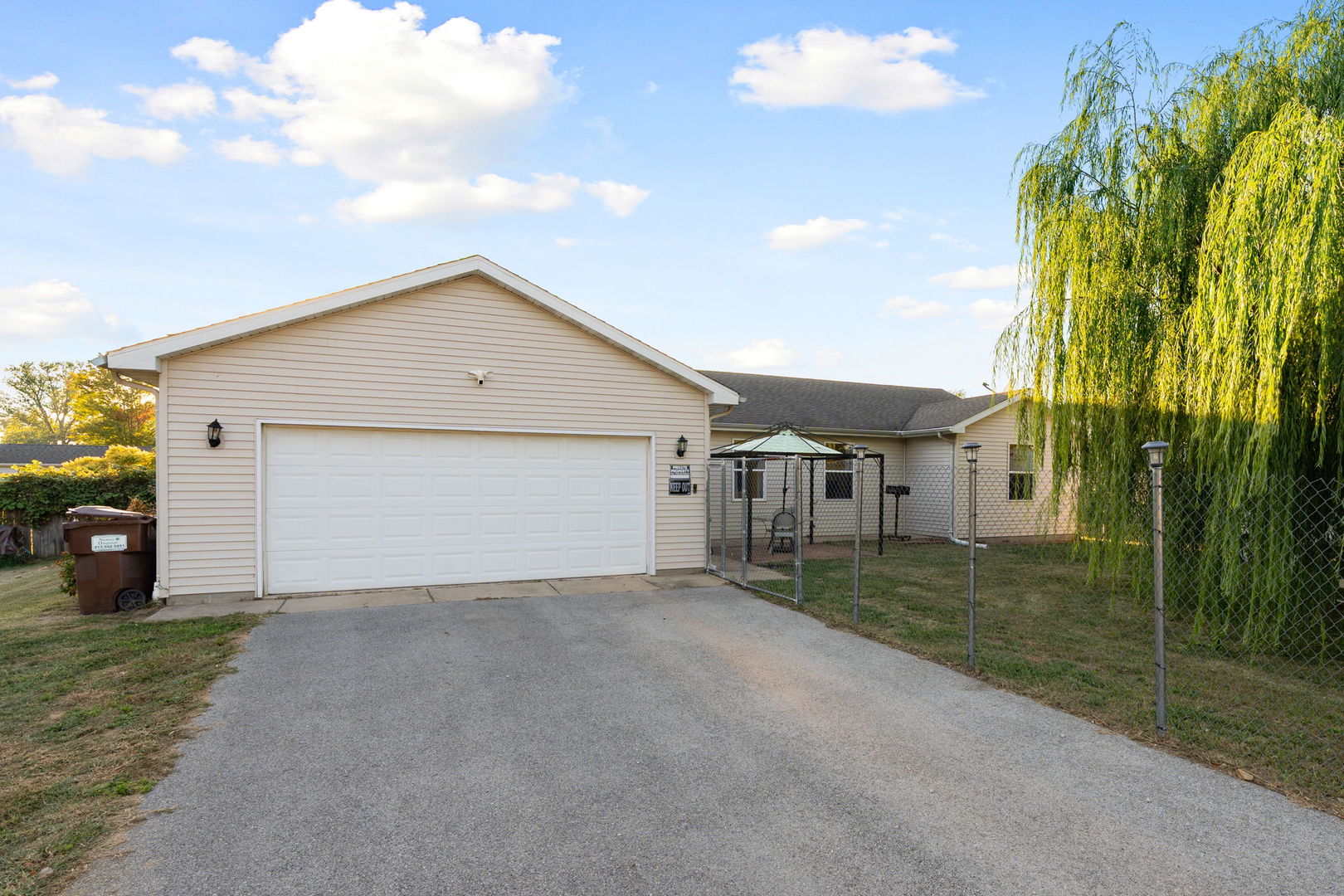 161 N Robert Drive, Godley, IL 60407