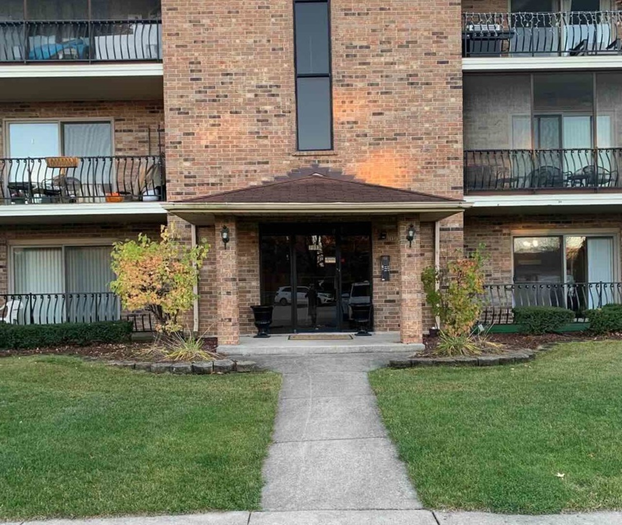 7913 Paxton Avenue #1W, Tinley Park, IL 60477