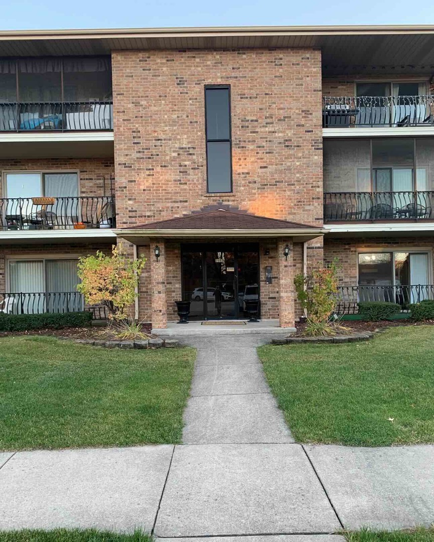 7913 Paxton Avenue #1W, Tinley Park, IL 60477
