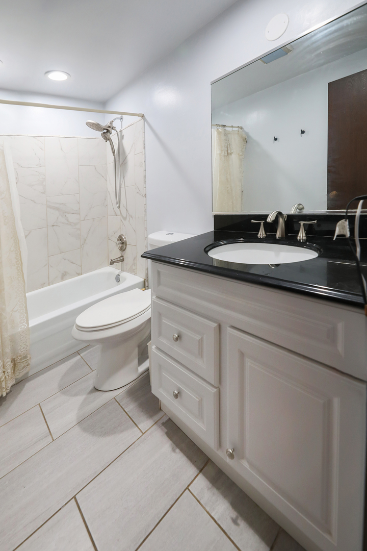 4106 Cove Lane #A, Glenview, IL 60025