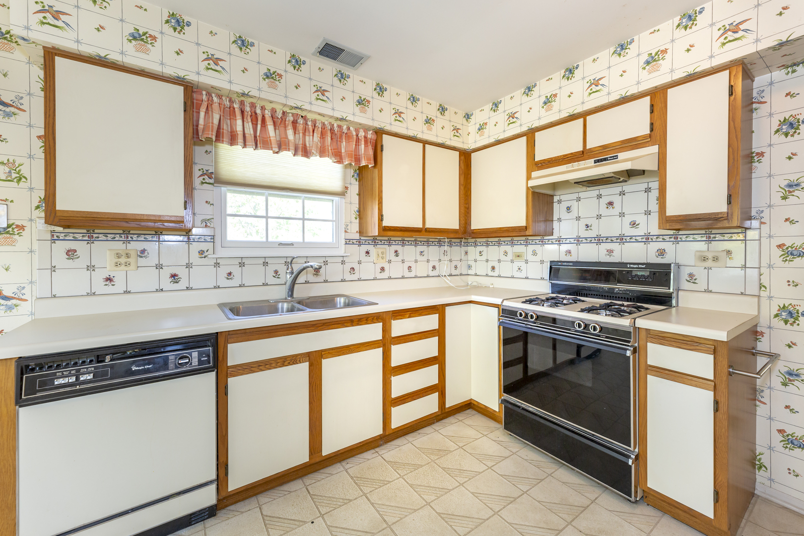 2119 Glasgow Court #0, Hanover Park, IL 60133