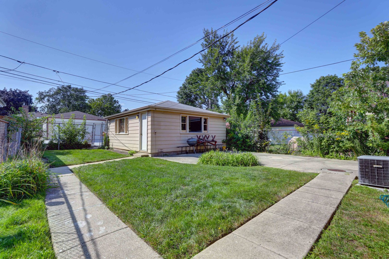 8130 N Ottawa Avenue, Niles, IL 60714