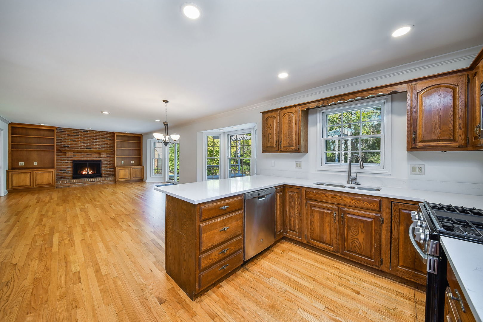825 Biltmore Court, Naperville, IL 60563