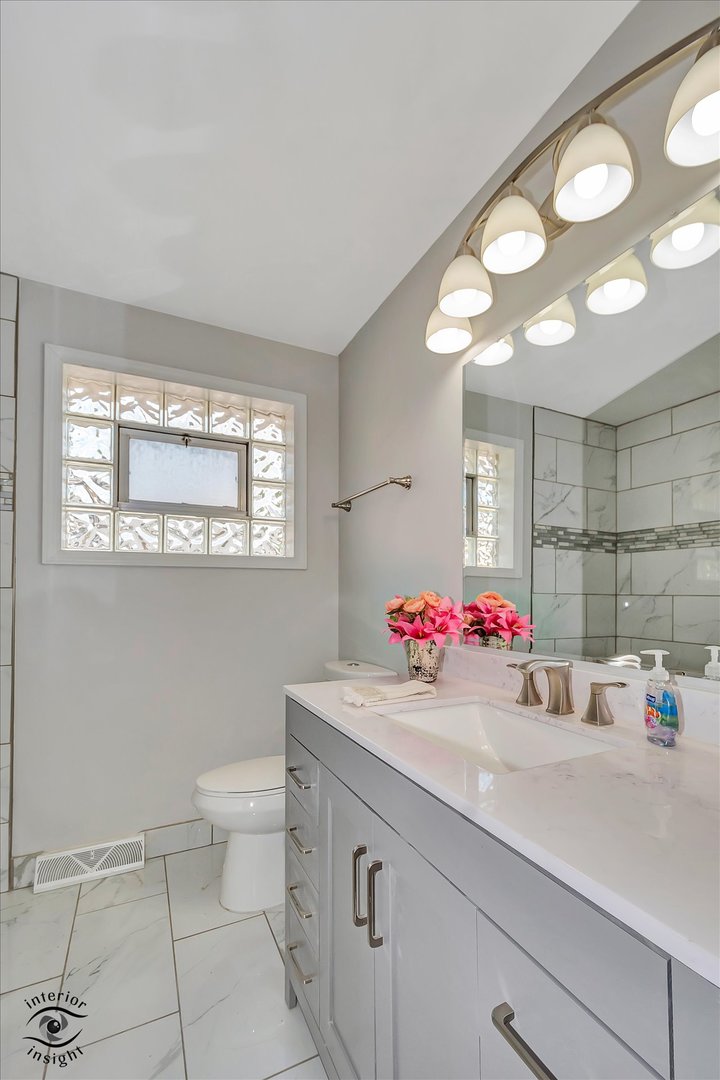 8146 Austin Avenue, Burbank, IL 60459