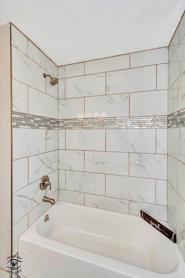 8146 Austin Avenue, Burbank, IL 60459