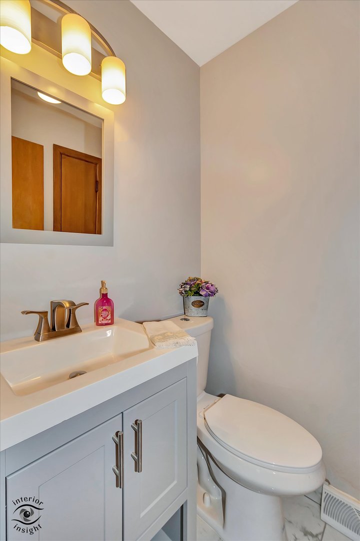 8146 Austin Avenue, Burbank, IL 60459