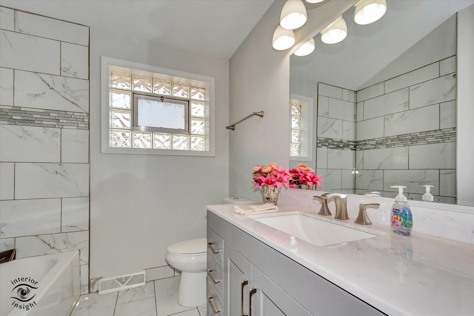 8146 Austin Avenue, Burbank, IL 60459