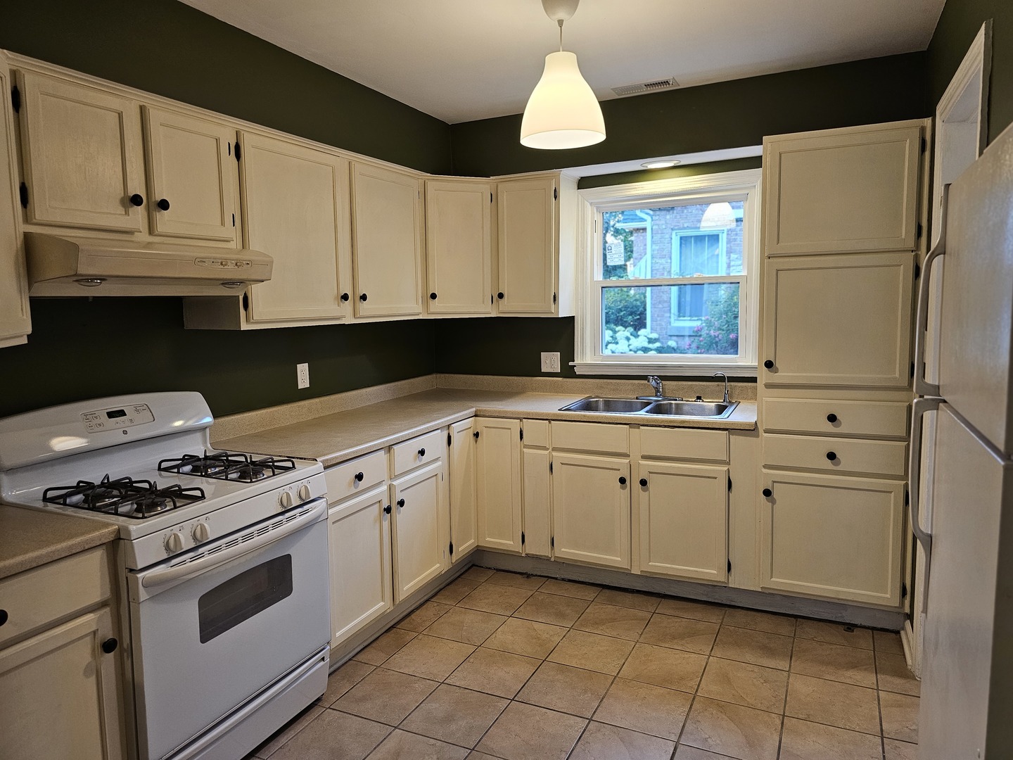 623 Westmoreland Avenue, Waukegan, IL 60085