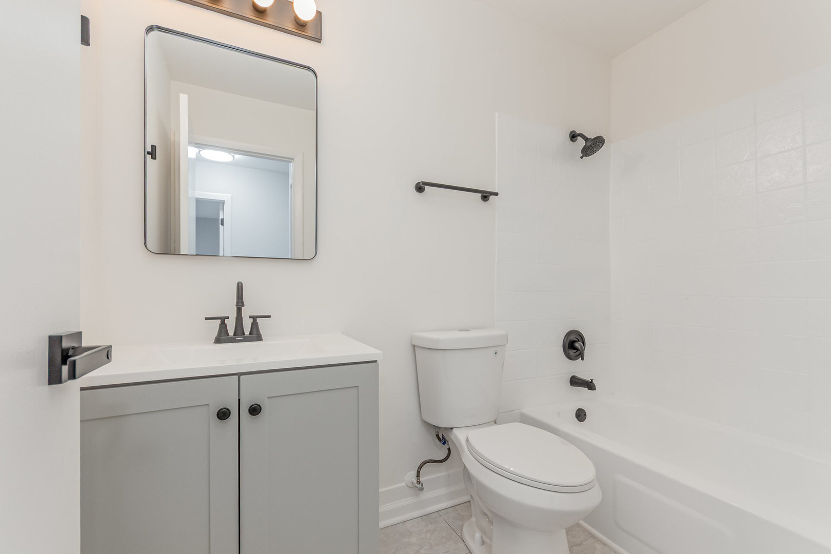 4H Fernwood Drive, Bolingbrook, IL 60440