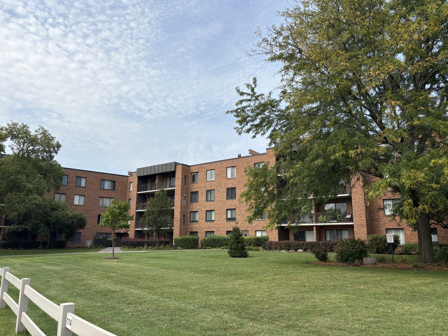 950 E Wilmette Road #414, Palatine, IL 60074